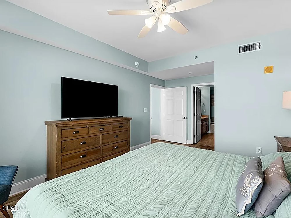 Laketown Wharf 1523