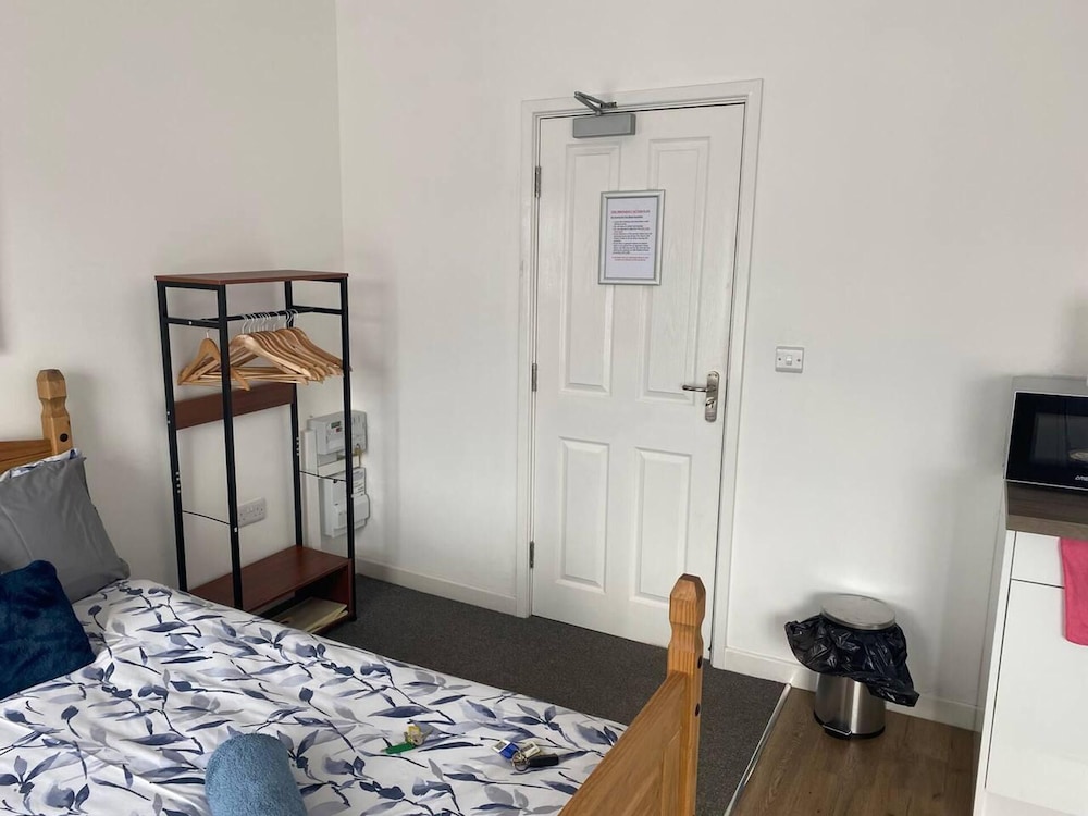 Charming 1-bed Studio in Coventry view 4