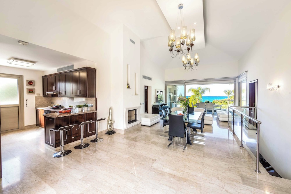 Harmonia Beach Villa
