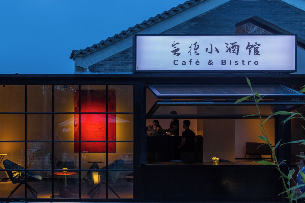 Beijing Aqua City YiPiao Hot Spring Resort