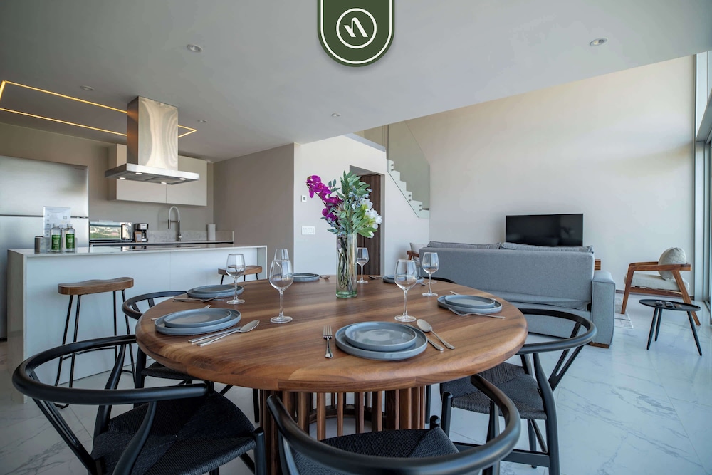 Stunning Oceanview Two Story Condo - Beach - Gym