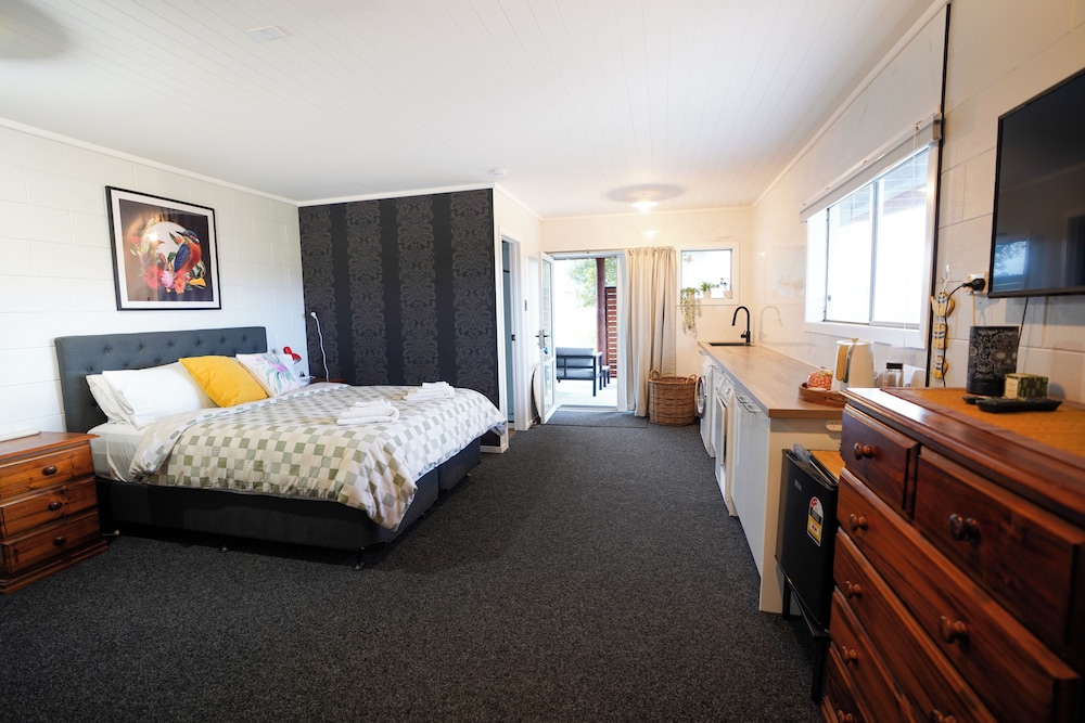 Kiwi Retreat By Aotearoa Escapes