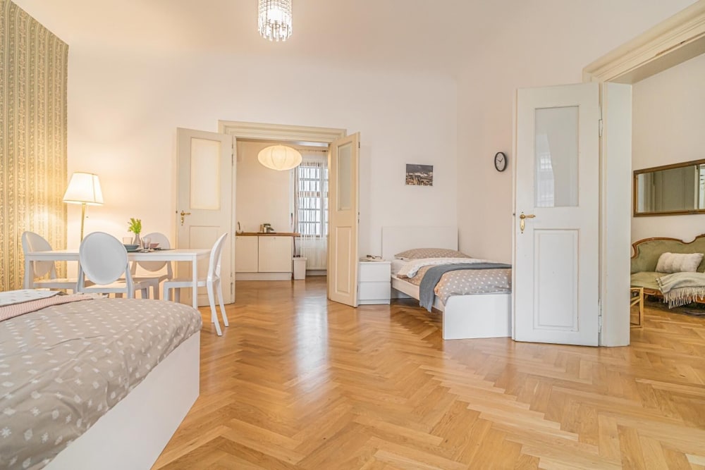 2 Bed Flat - Sleeps 6 - Pets - Wifi