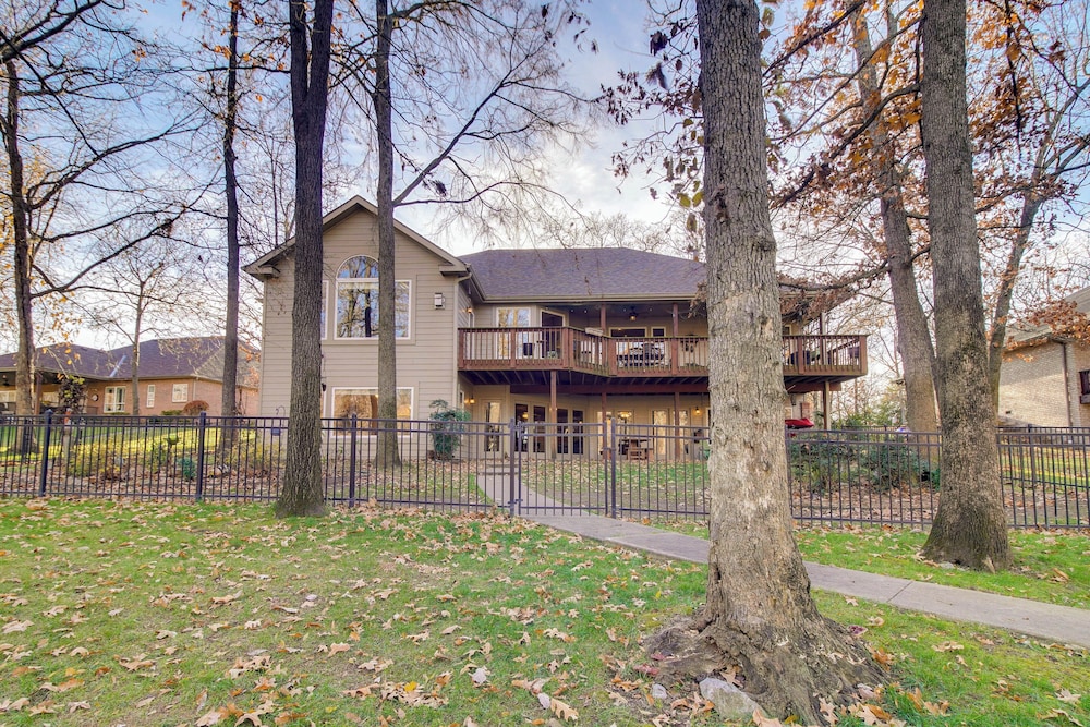 Lakefront Home w/ Furnished Deck in Grove!