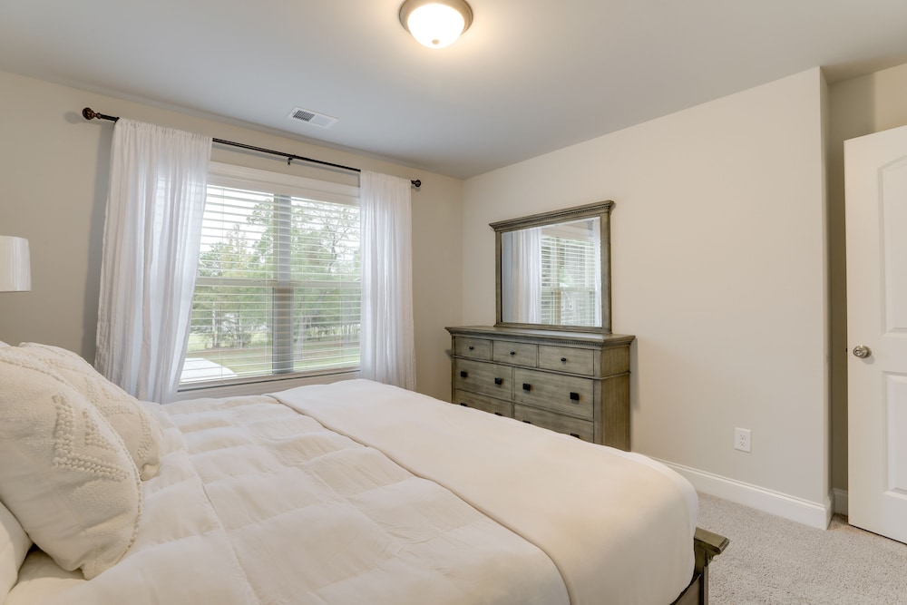 Spacious Conyers Home in Peaceful Setting! view 5