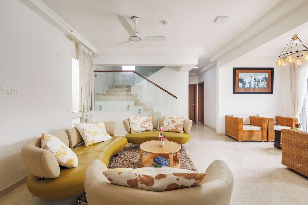 Skyline Haven by Red Olive4bhk30mins Airport