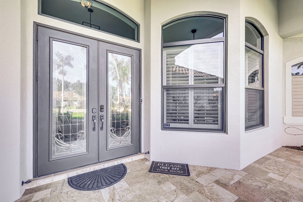3 Mi to Bonita Beach: Outdoor Oasis w/ Pool & Spa!