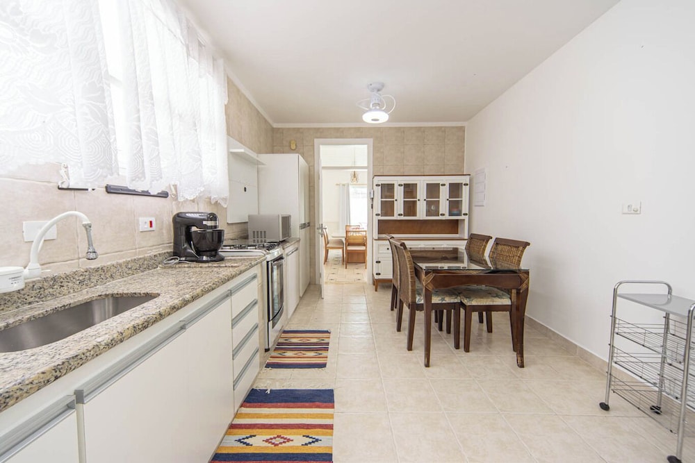 Casa Pet Friendly com 3 su tes a 200m da Praia