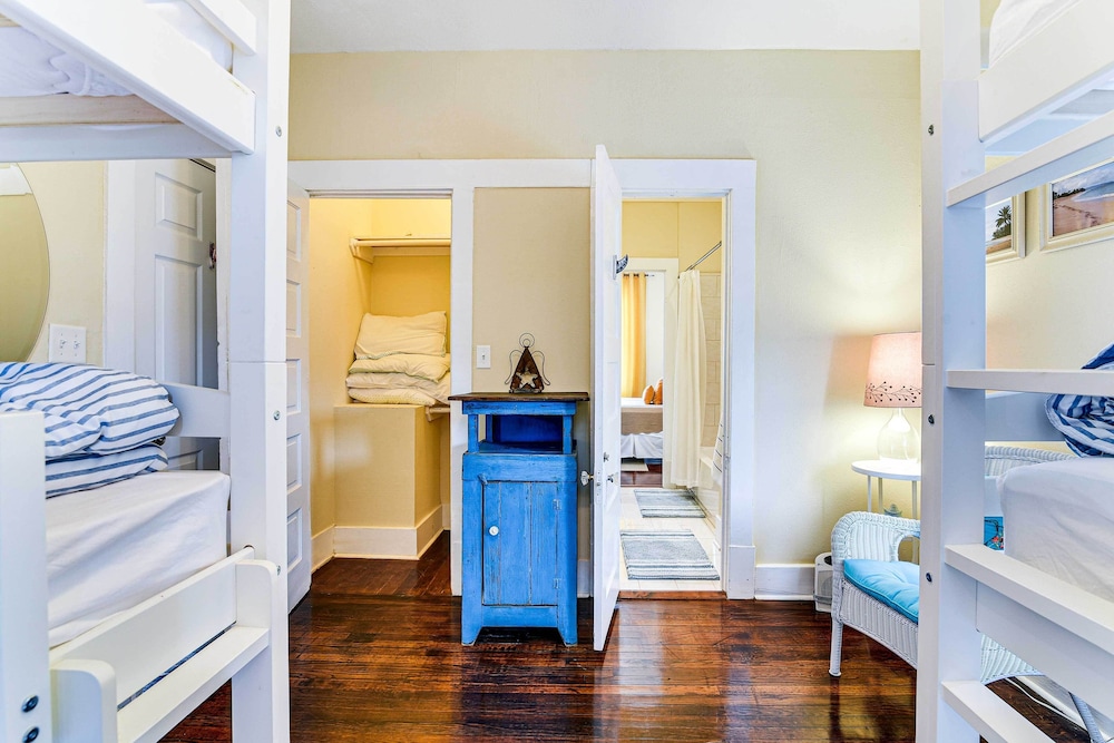 Walk to Beach: Galveston Home w/ Fenced Yard!