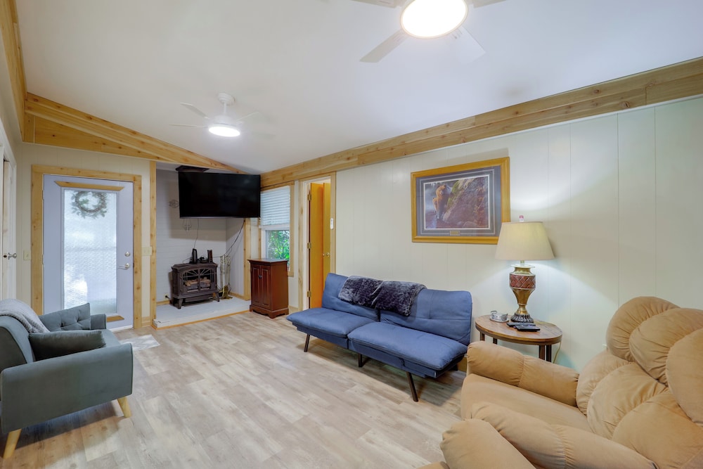 Mtn Home w/ Deck & Community Amenities in Newland
