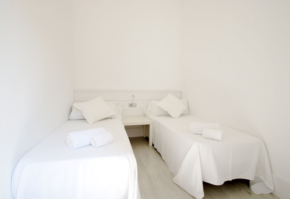 Hostal Express by gaiarooms