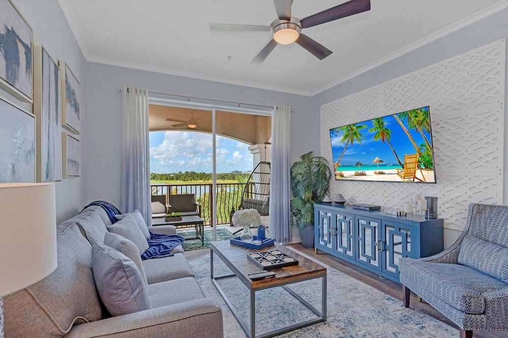 Condo w/ Prime View of Lake, Pool & Fireworks!