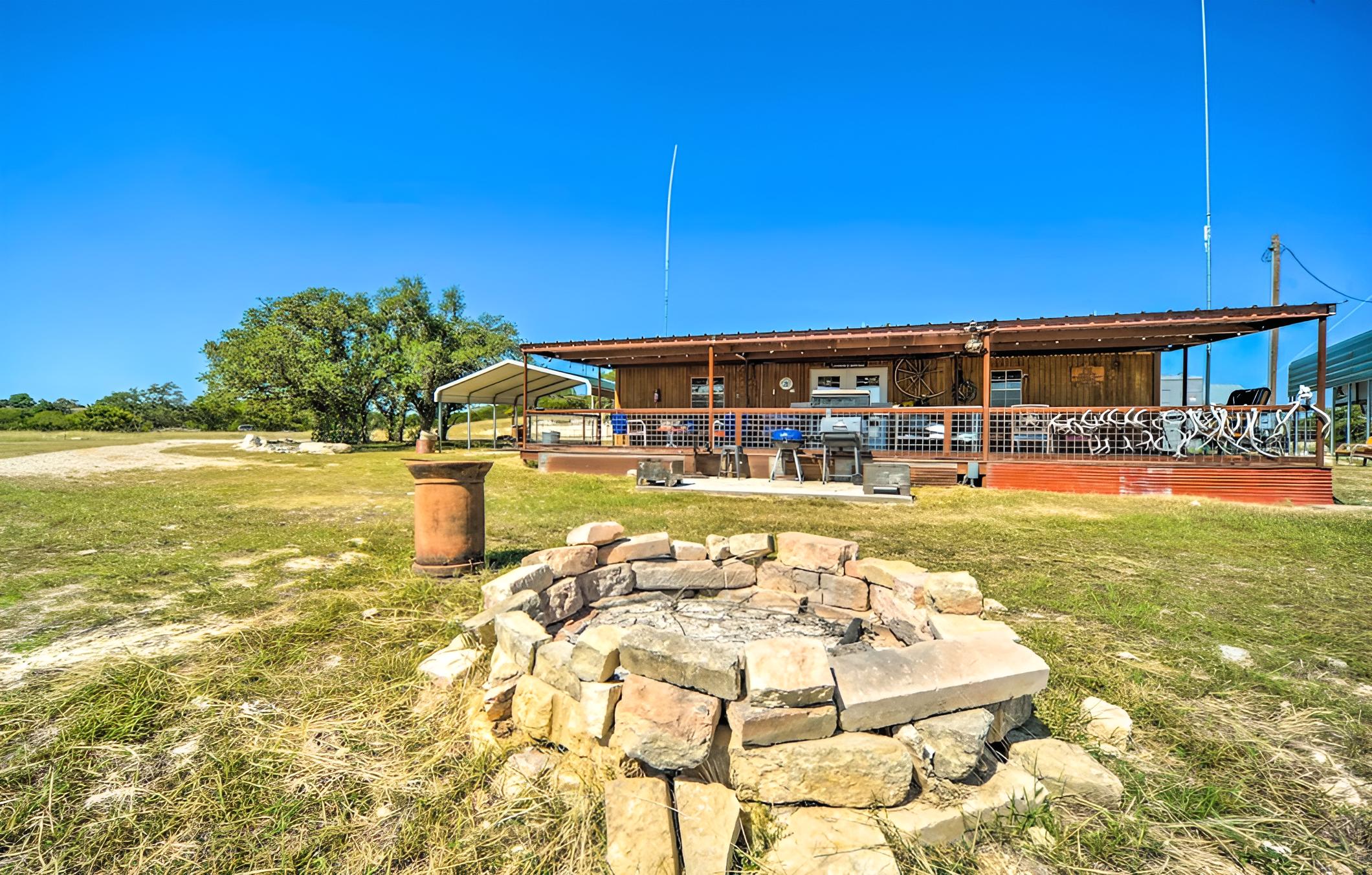 Fredericksburg Cabin: Rural Views & Wildlife! view 2