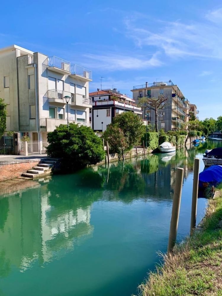 Villa Venice Movie