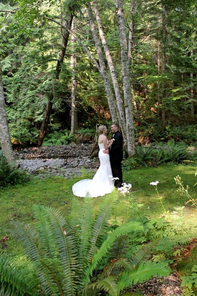 Creekside B & B
