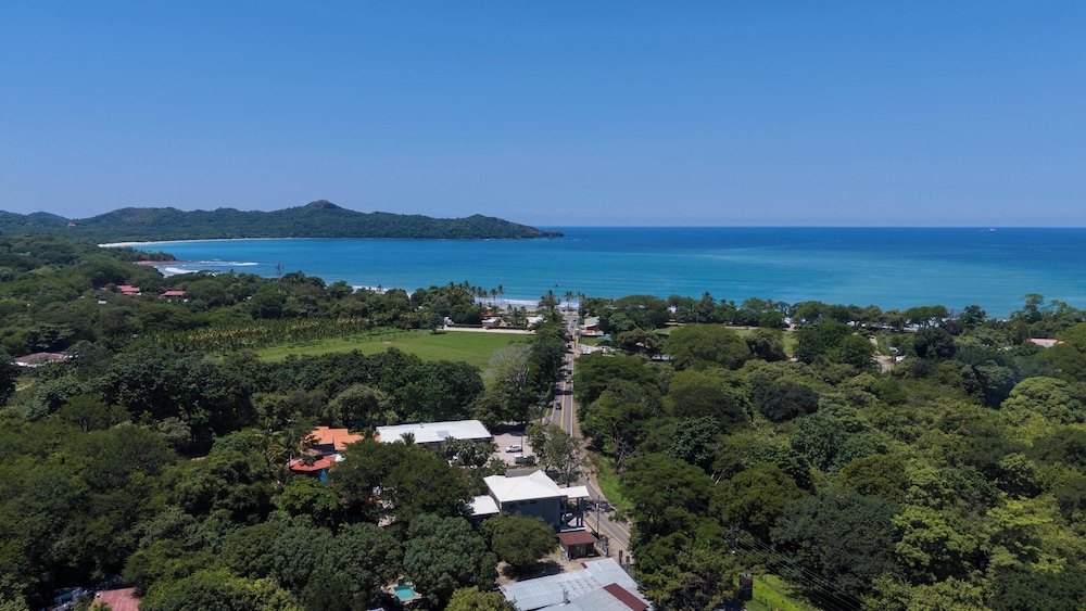 Suite 3 - Jaguar Beach & Pool 2 BR Condo