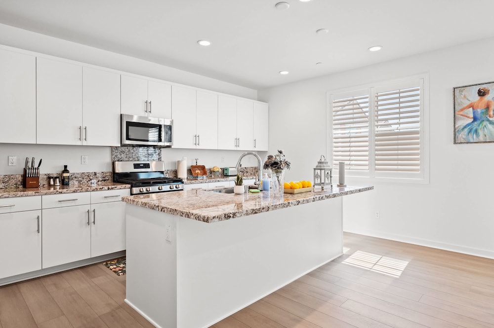 Spacious 5BR Getaway w Game Room Modern Comfort