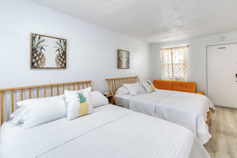 Pineapple Shores Retro Inn