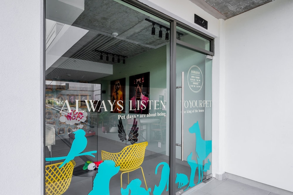 w Splendid 1BR in the Heart of Centriqo