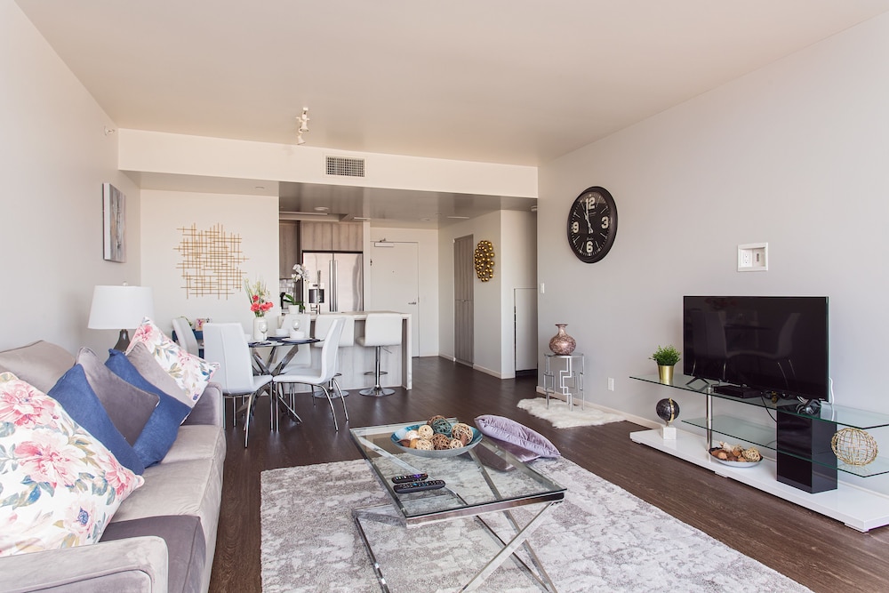 New Urban Downtown LA Luxury Apartment - Image 5