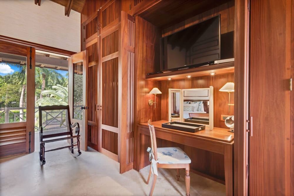 Magnificent Eight Bedroom Holiday Home