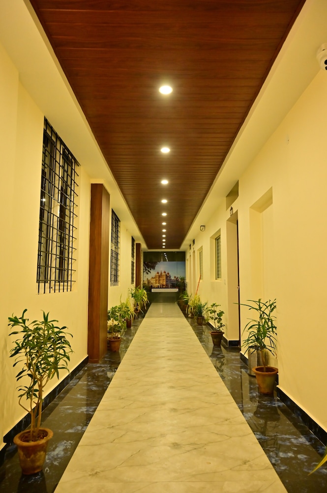 hotel boss palace
