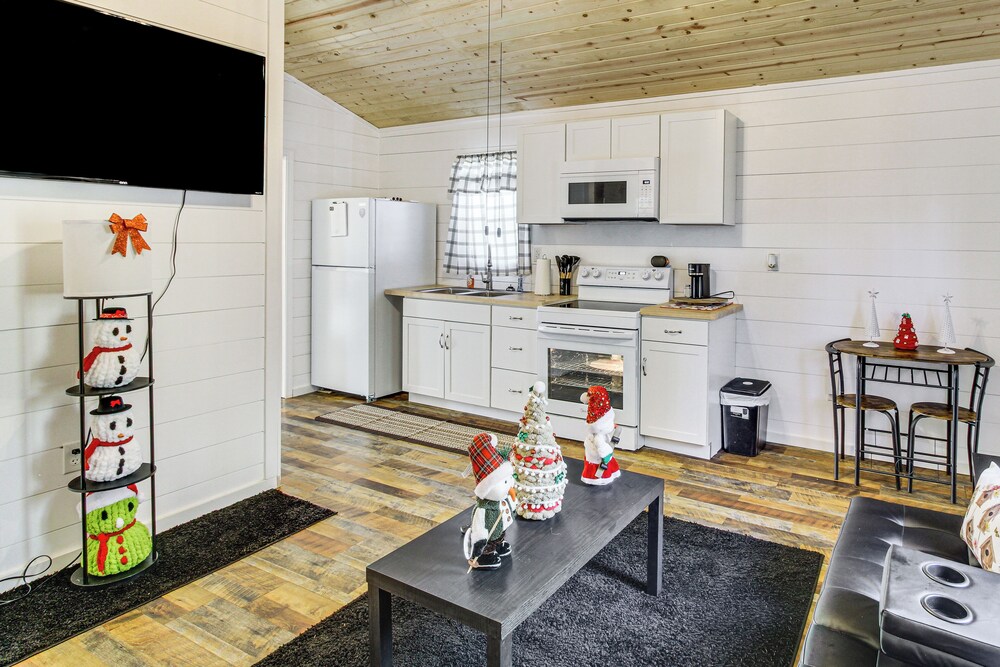 1 Mi to Dtwn Enterprise: Pet-friendly Home w/ Yard