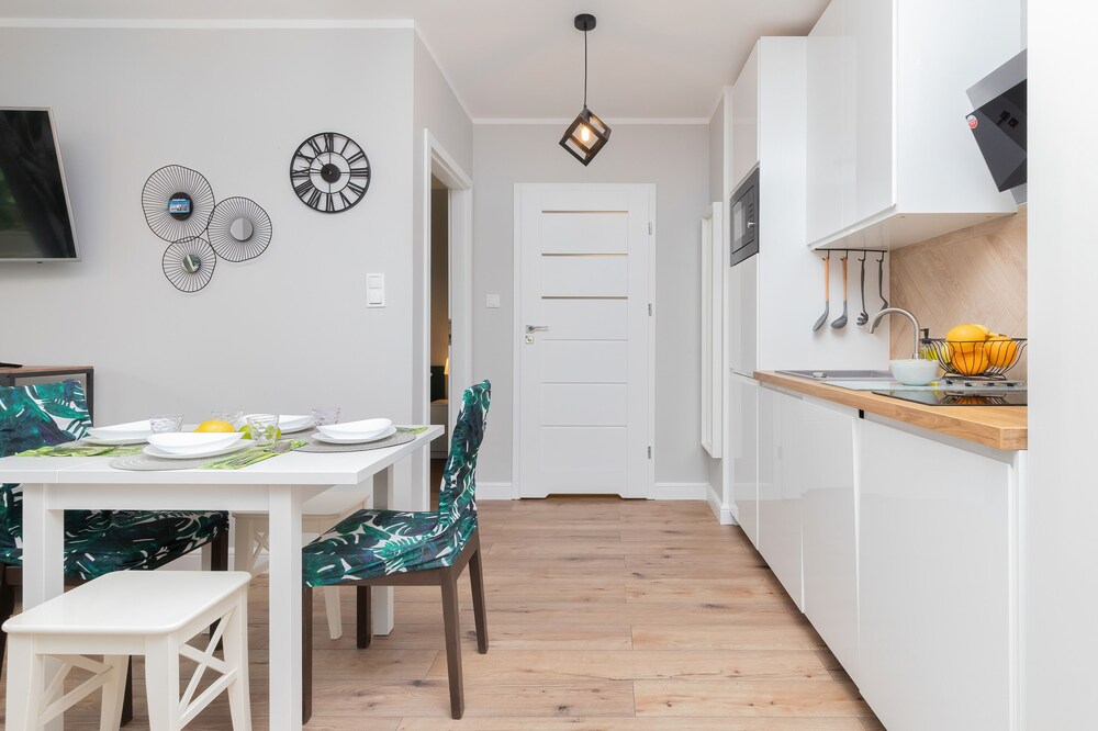 Coast Apartment With Terrace by Renters