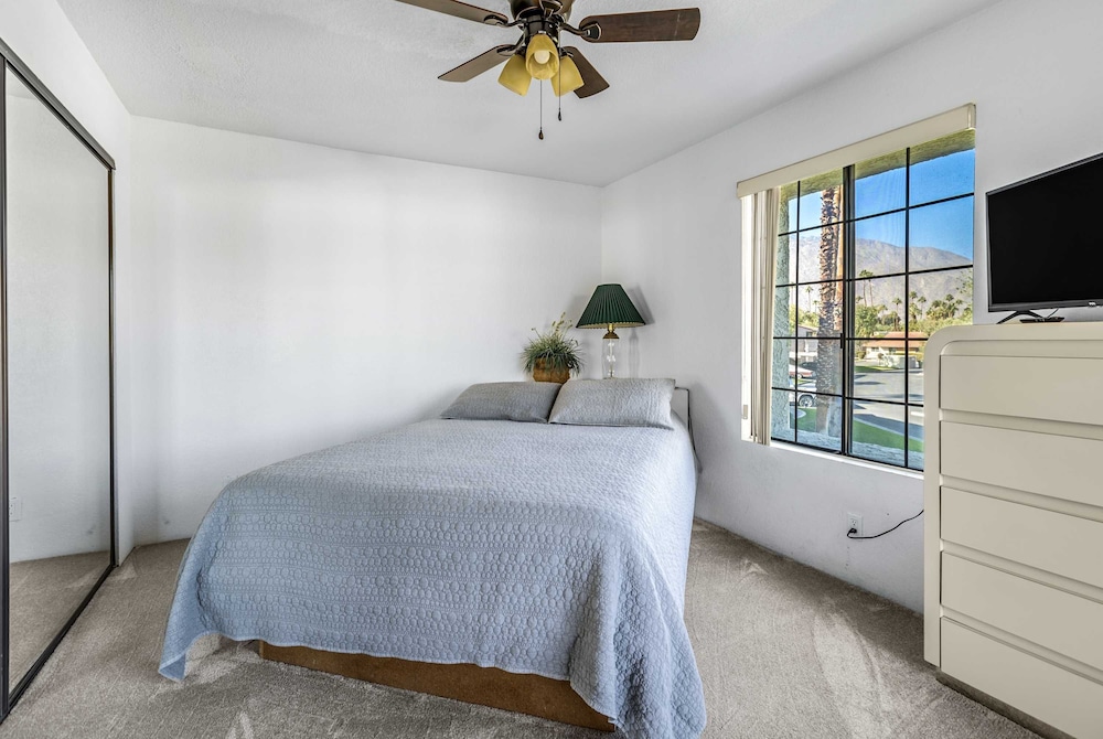 Stylish Condo With Panoramic View Community Pool