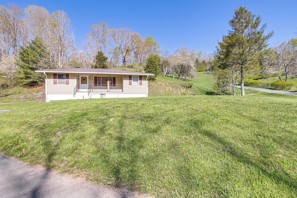 Home w/ Bunkroom: 2 Mi to Hatfield & Mccoy Trail
