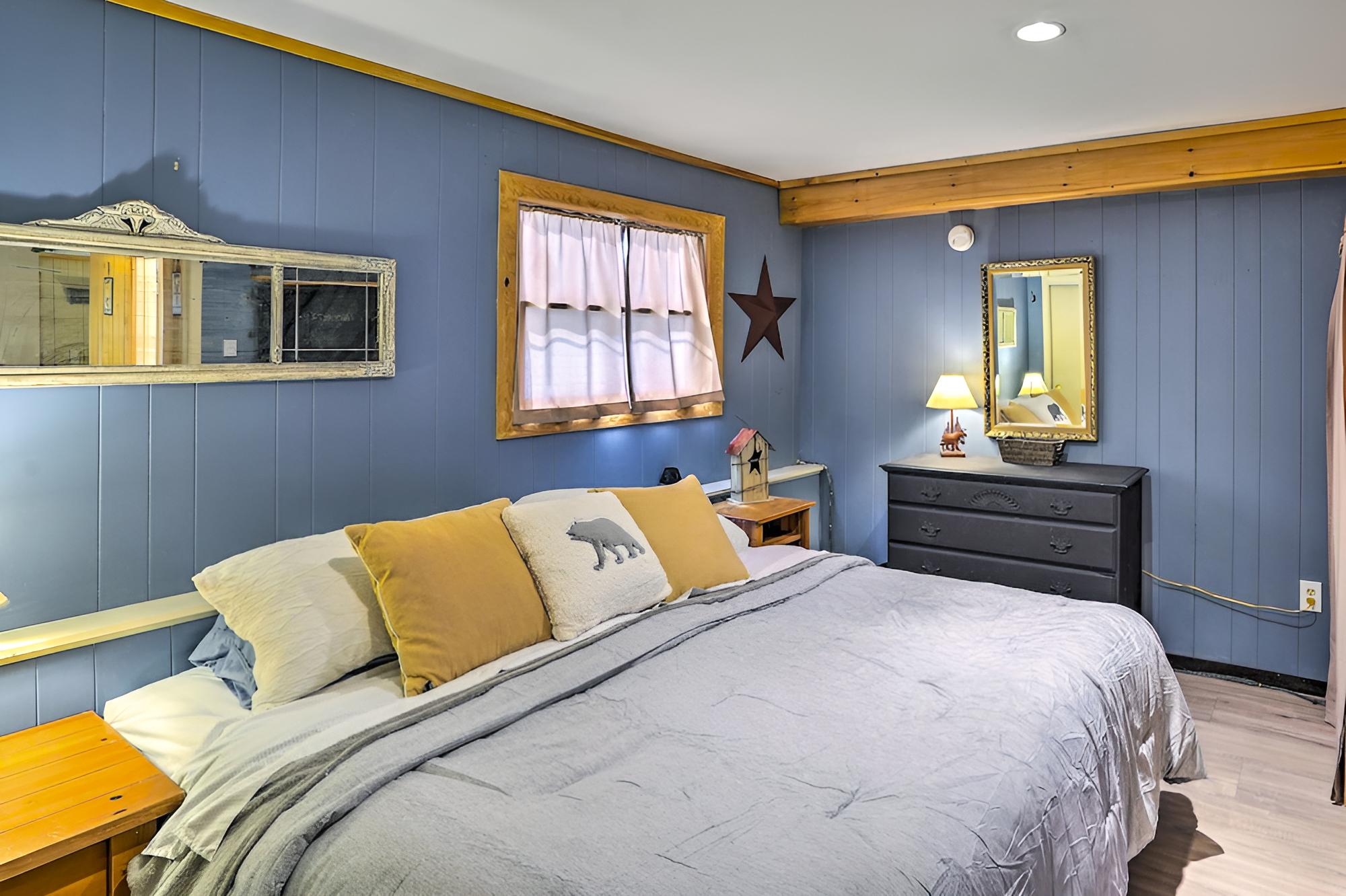 Cozy Mount Snow Condo w/ Shuttle: 1 Mi to Slopes! view 3