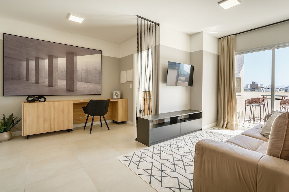 Apartment in the Center With Pool Rri103