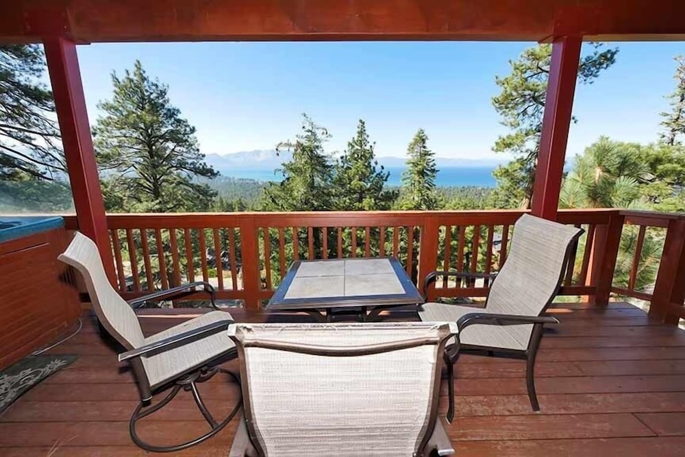 4192 Saddle Road 5 Bedroom Home by RedAwning