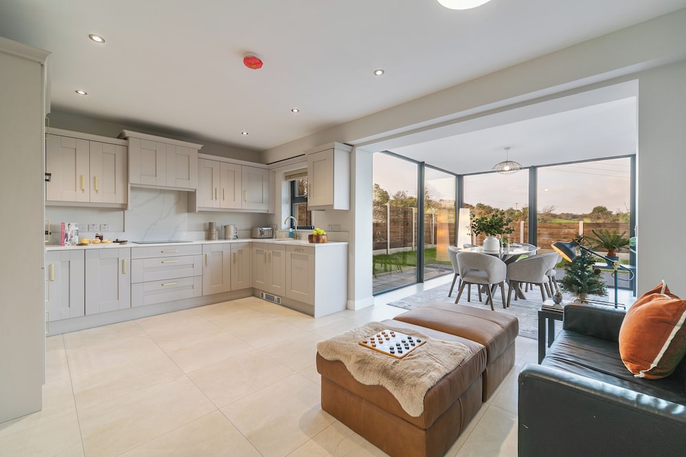 Modern Entire Home Retreat in Newry