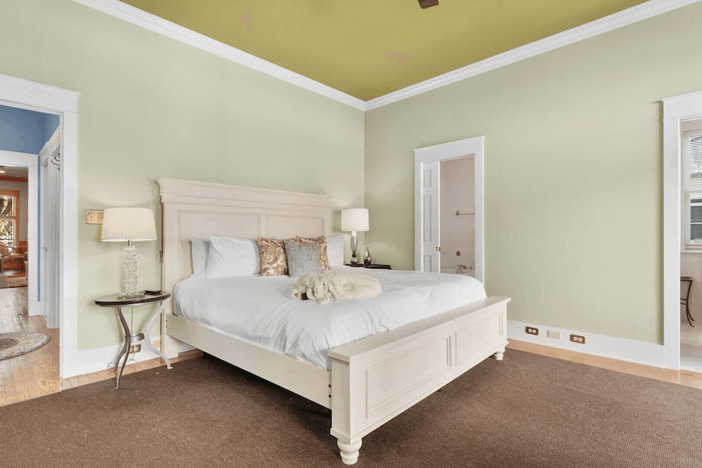 30A Grayt'n Greatful by Avantstay Charming Home+cottage, Walk to Western Lake