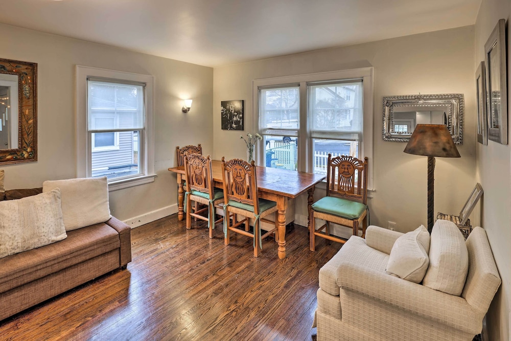 Bridgeport Vacations - Bridgeport Vacation Rental - Walk to Beach! - Property Image 1