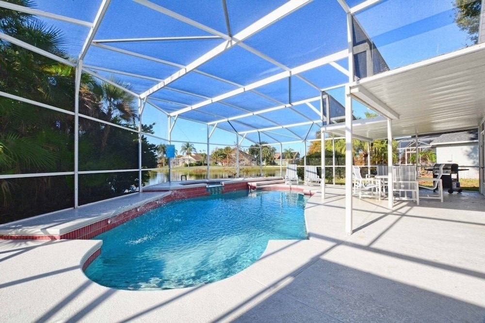 Water Front Privacy On Disneys Doorstep-2100oi 4 Bedroom Home by Redawning - Image 4