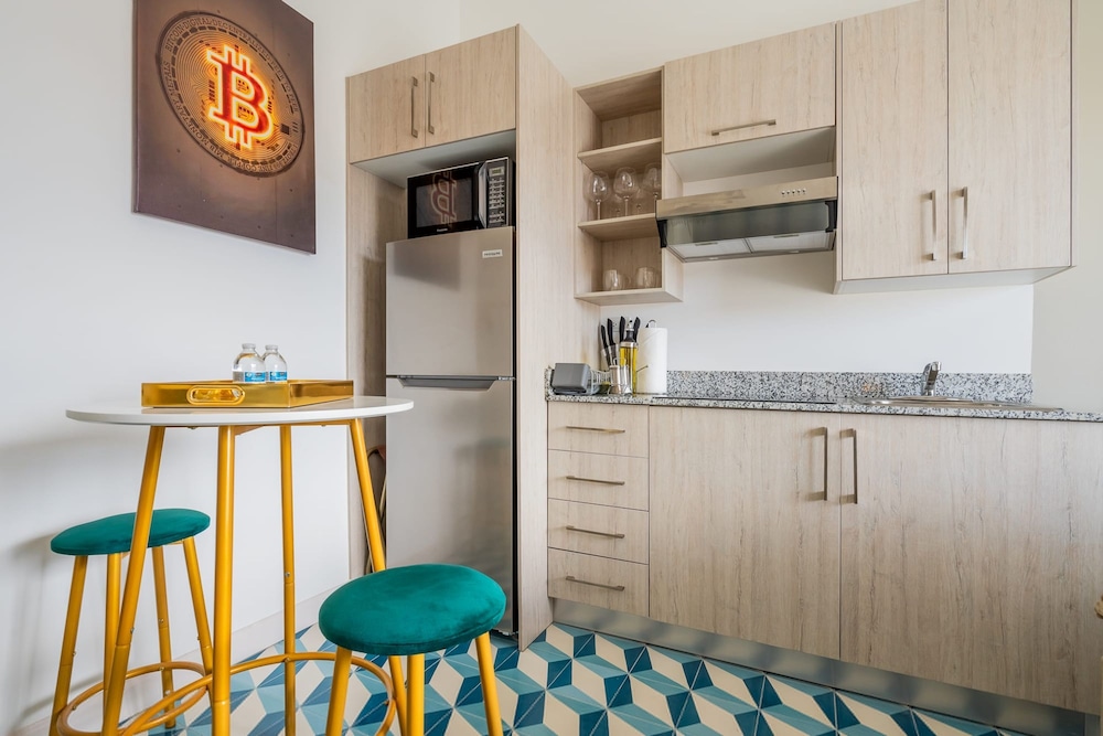 w Radiant Loft w Fabulous Deco in Santa Ana
