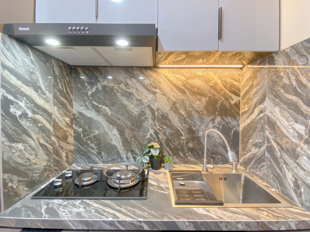 Best Studio Apartment At Gateway Park Lrt City Jatibening