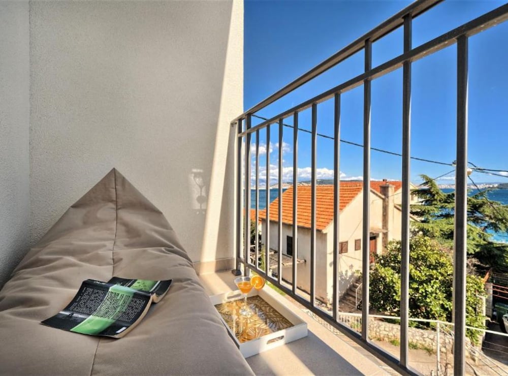 Apartment Aniva - 50 m From the sea