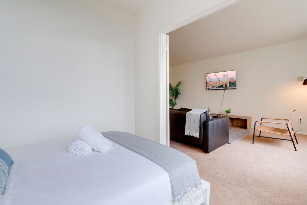 Airport Proximity- Apt in Crystal City