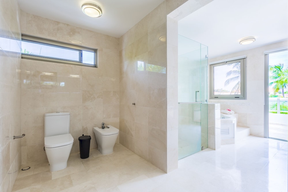 Villa Desiree 5BR Cocotal Luxury Villa Pool Maid