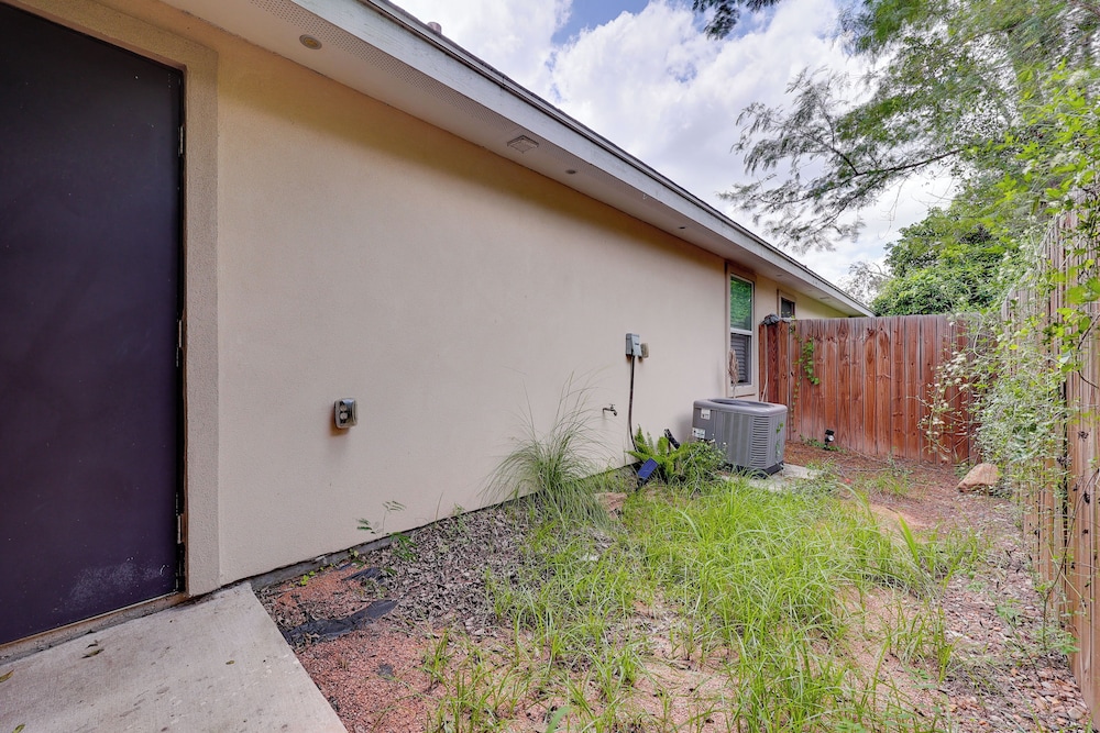 1 Mi to Dtwn Mcallen: Convenient Home Near Parks