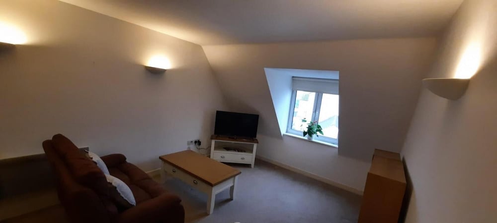 Delta Five 1 Bedroom Flat view 4