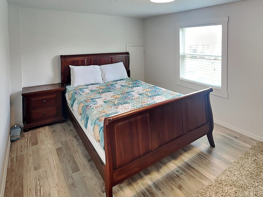 Surfside Beach Bungalow by Ryson Vacation Rentals