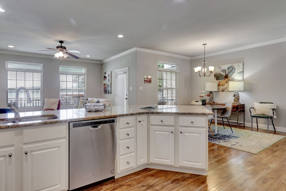 Waterfront Lake Hamilton Getaway w/ Boat Ramp!