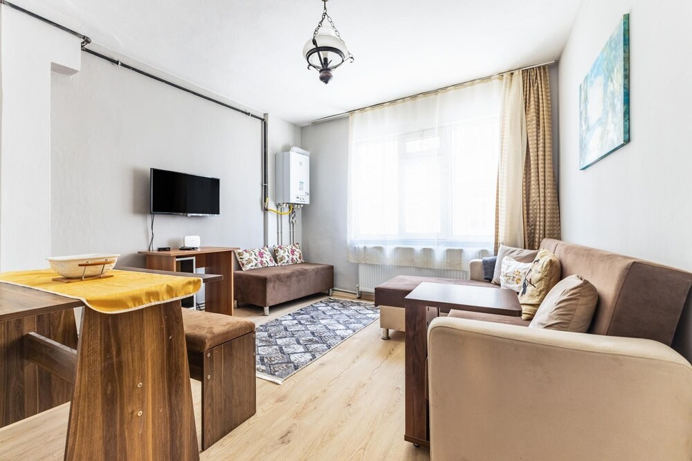 Convenient Flat 5 min to Akasya Mall Near Metro