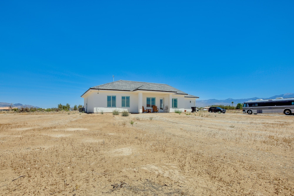 Serene Pahrump Cottage w/ Mountain Views! view 4