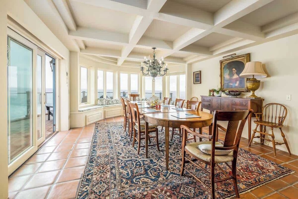 4 Bedroom With Pool in Oceanside