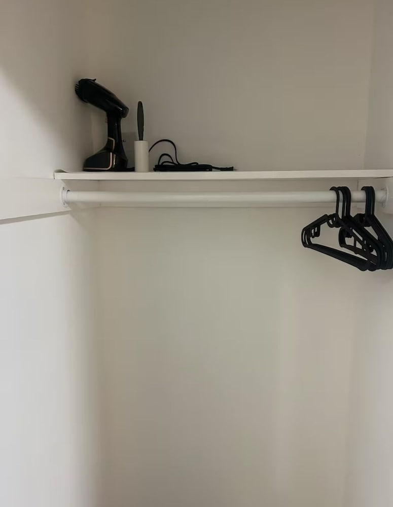 Cozy 2-3 Bedroom Apt in Center City